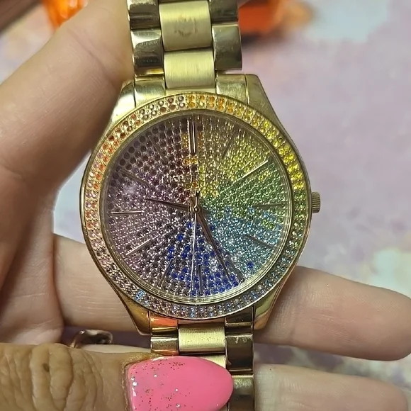 Elegant Gold Women's Watch - Picture 3 of 4